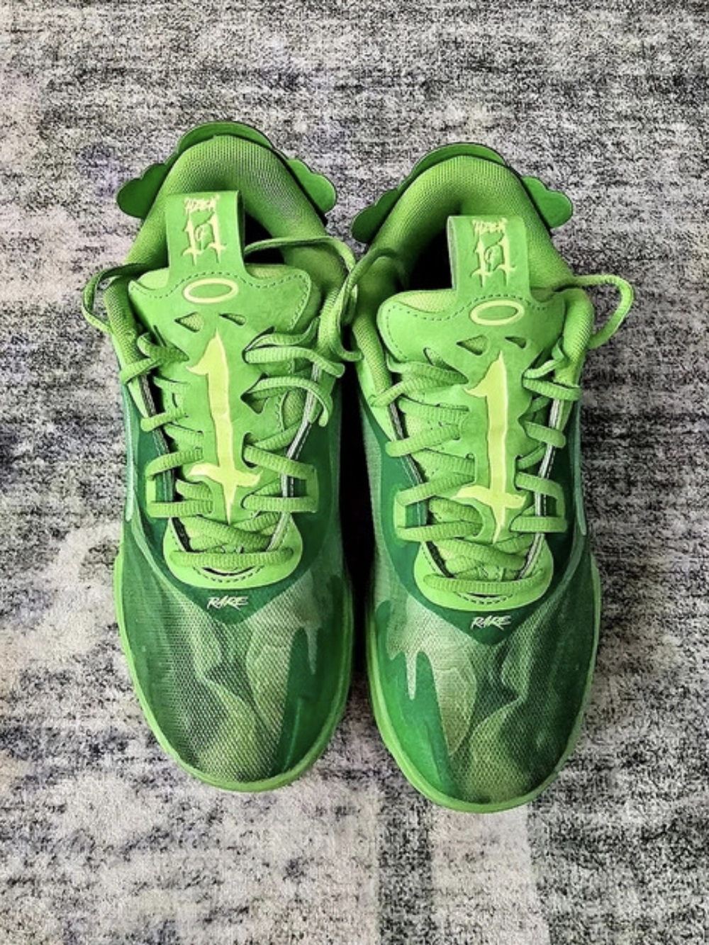 MB. 04 Lo Puma Youth Basketball Shoes Size 5.5 Boys.
